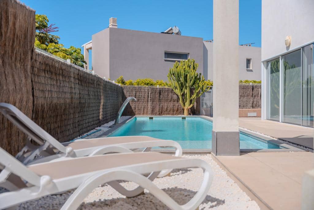 3 bedroom Villa for sale in Playa Paraiso with pool - € 1,100,000 (Ref: 9500763)