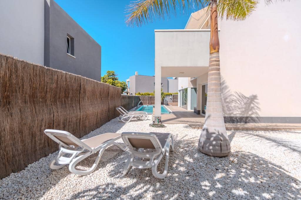 3 bedroom Villa for sale in Playa Paraiso with pool - € 1,100,000 (Ref: 9500763)