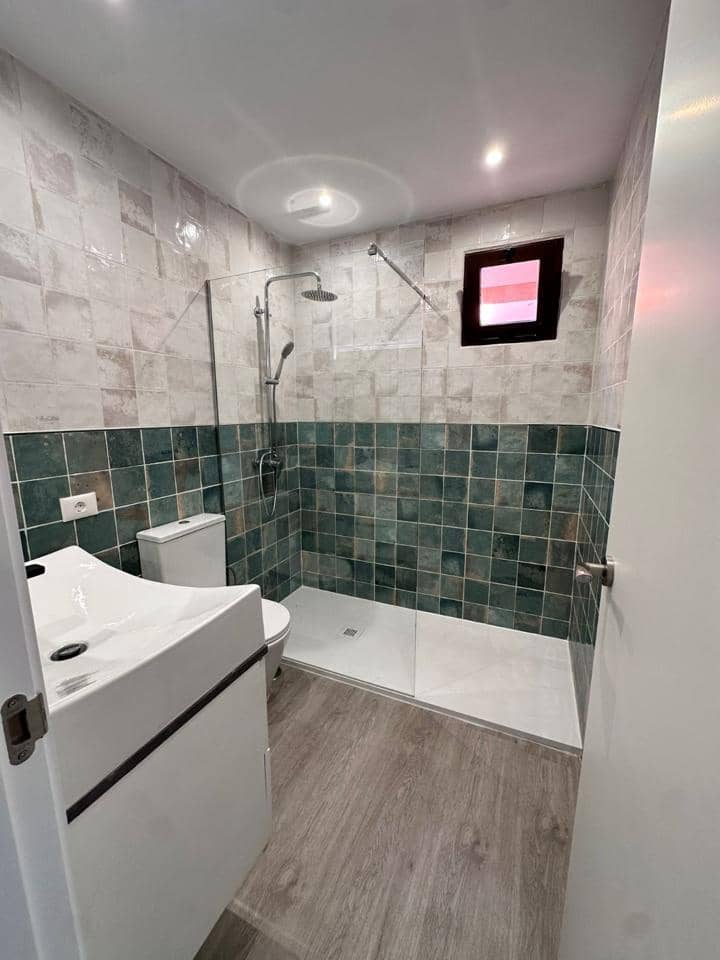 2 bedroom Flat for sale in Costa del Silencio with pool garage - € 269,000 (Ref: 9516515)