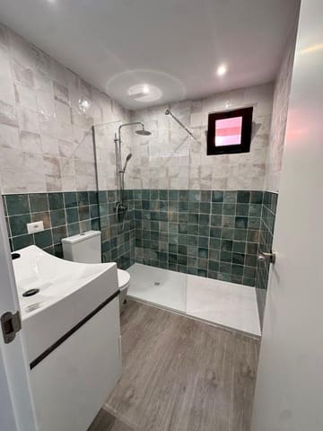 Piso de 2 habitaciones en Costa del Silencio, Arona en venta con piscina garaje - 269.000 € (Ref: 9516515)