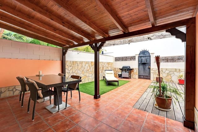 3 bedroom Villa for sale in Torviscas Centro y Alto, Adeje with pool garage - € 659,000 (Ref: 9516516)
