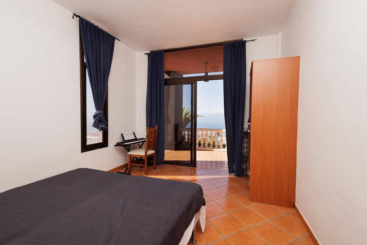 4 bedroom Finca/Country House for sale in Guia de Isora with garage - € 720,000 (Ref: 9536367)