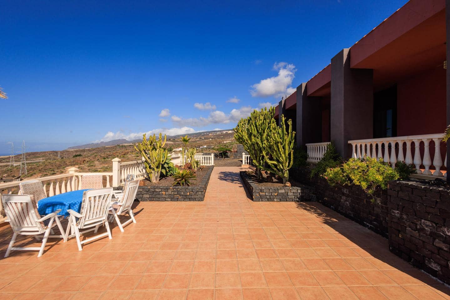 4 bedroom Finca/Country House for sale in Guia de Isora with garage - € 720,000 (Ref: 9536367)