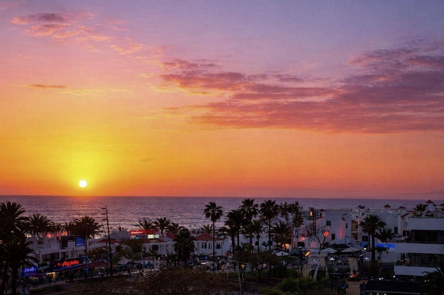 2 soverom Leilighet til salgs i Playa de las Americas med svømmebasseng garasje - € 399 000 (Ref: 9610115)