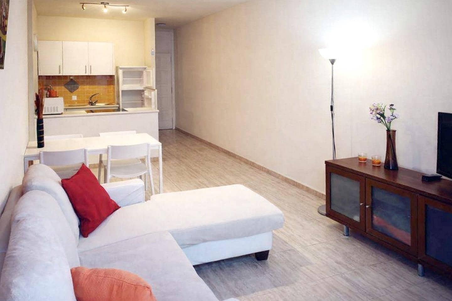 2 soverom Leilighet til salgs i Playa de las Americas med svømmebasseng garasje - € 399 000 (Ref: 9610115)