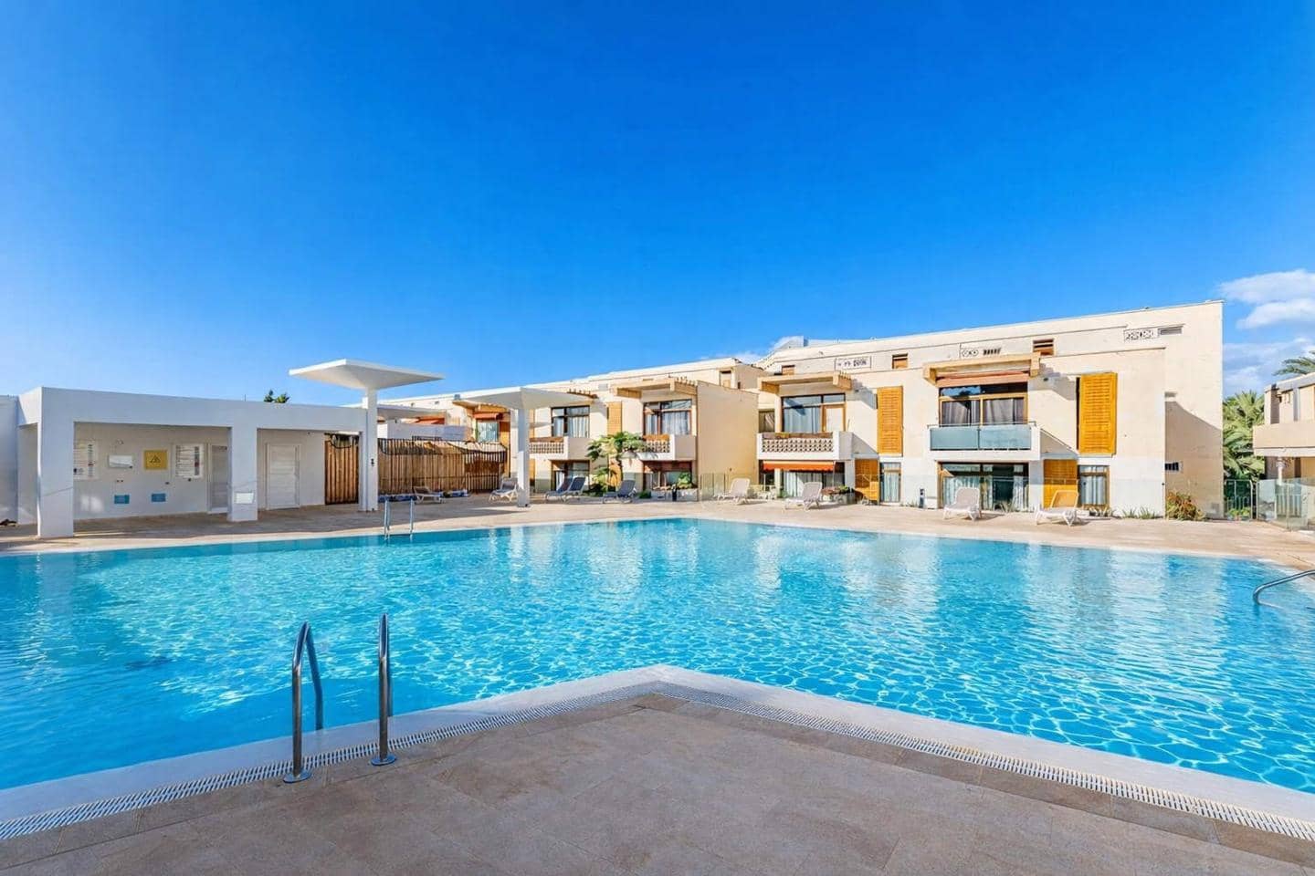 2 soverom Leilighet til salgs i Playa de las Americas med svømmebasseng garasje - € 399 000 (Ref: 9610115)