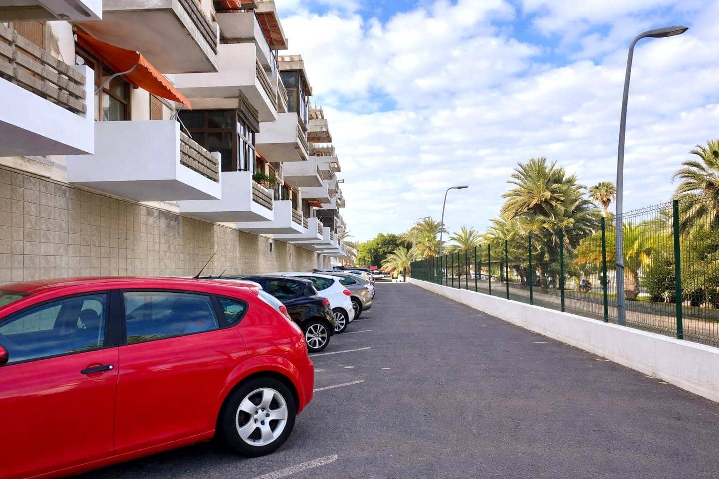 2 soverom Leilighet til salgs i Playa de las Americas med svømmebasseng garasje - € 399 000 (Ref: 9610115)