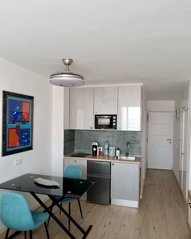 Estudio en Playa de las Américas, Adeje en venta con piscina - 235.000 € (Ref: 9814973)