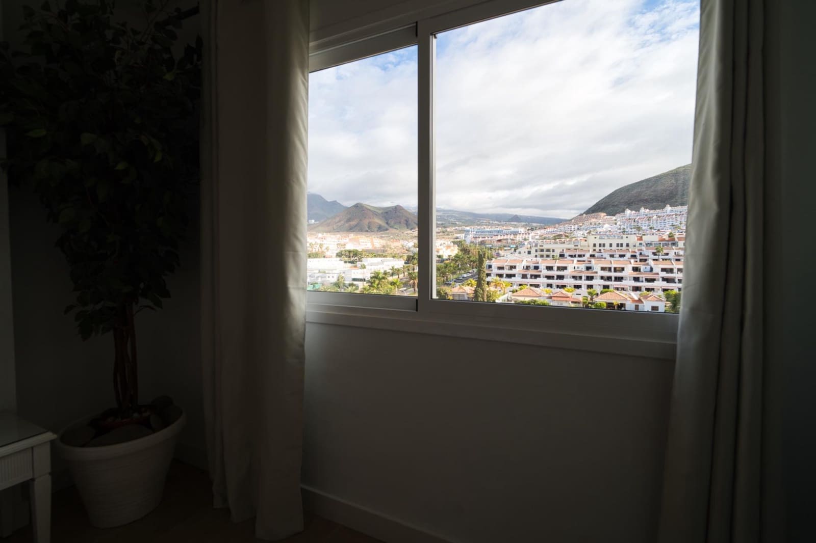 2 Zimmer Apartment zu verkaufen in Los Cristianos mit Pool - 499.000 € (Ref: 9814979)