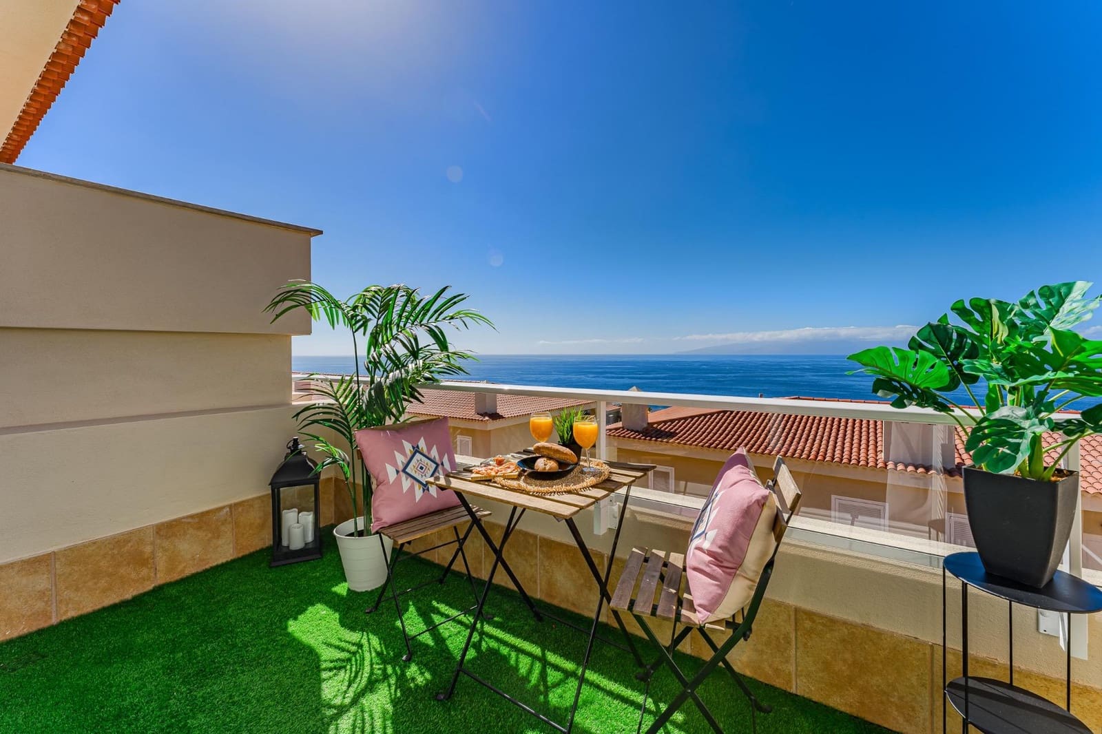 Apartamento de 2 habitaciones en Puerto Santiago en venta con piscina garaje - 450.000 € (Ref: 9814983)