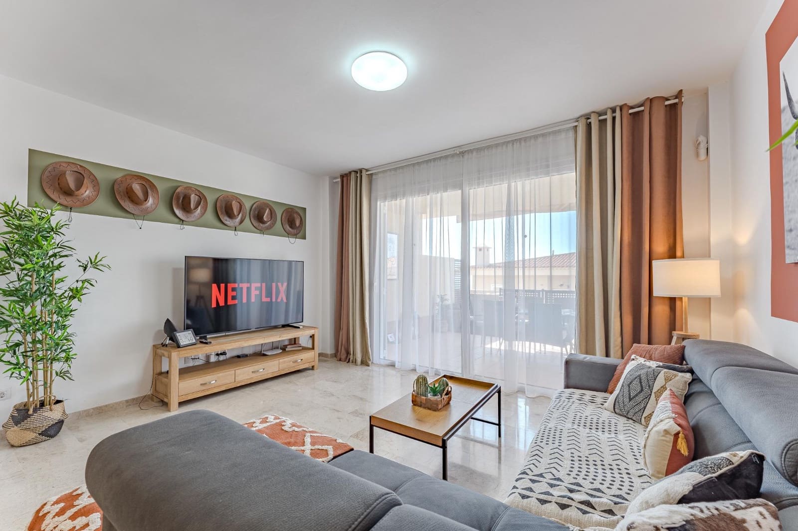 Apartamento de 2 habitaciones en Puerto Santiago en venta con piscina garaje - 450.000 € (Ref: 9814983)