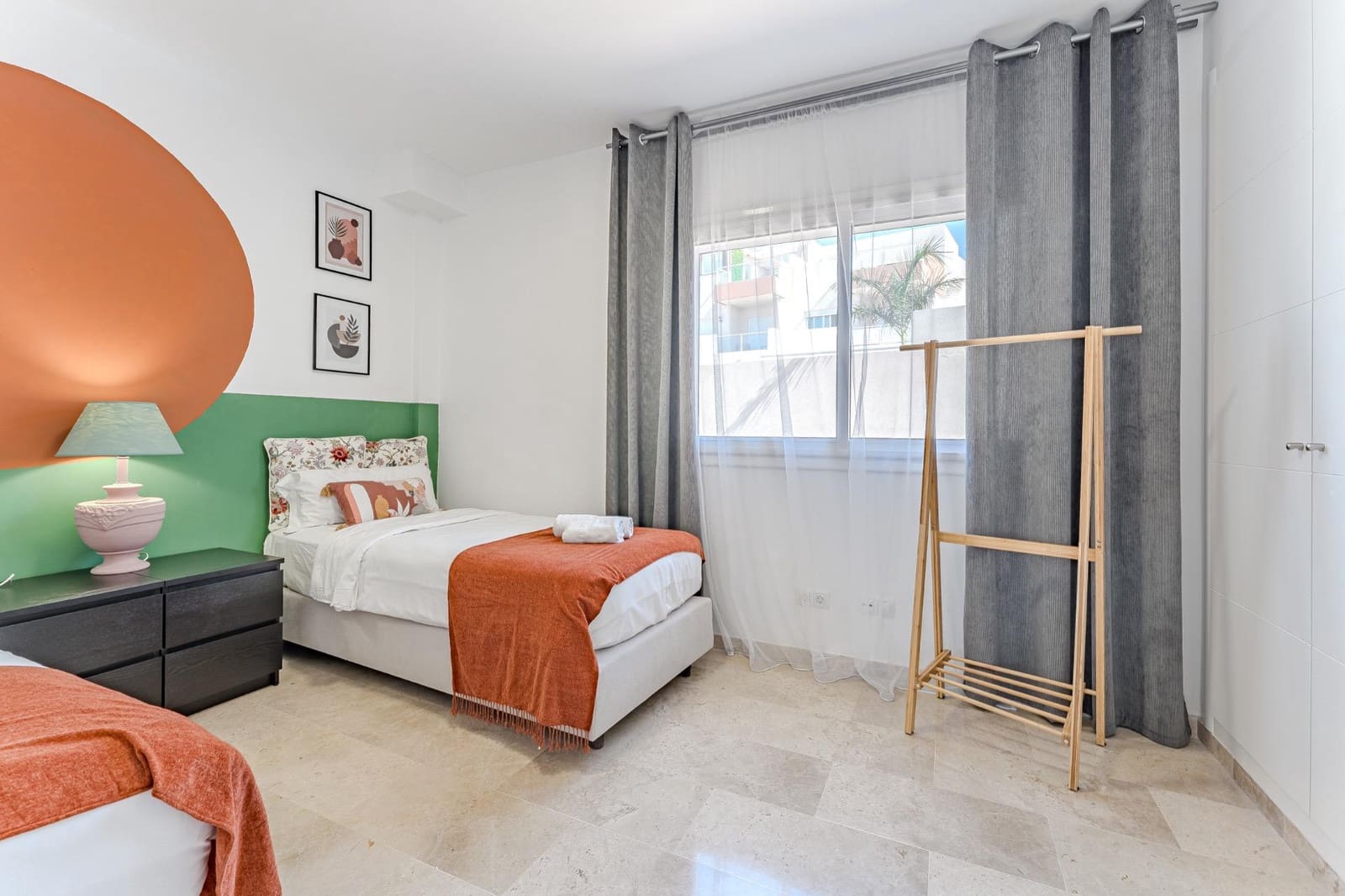 Apartamento de 2 habitaciones en Puerto Santiago en venta con piscina garaje - 450.000 € (Ref: 9814983)