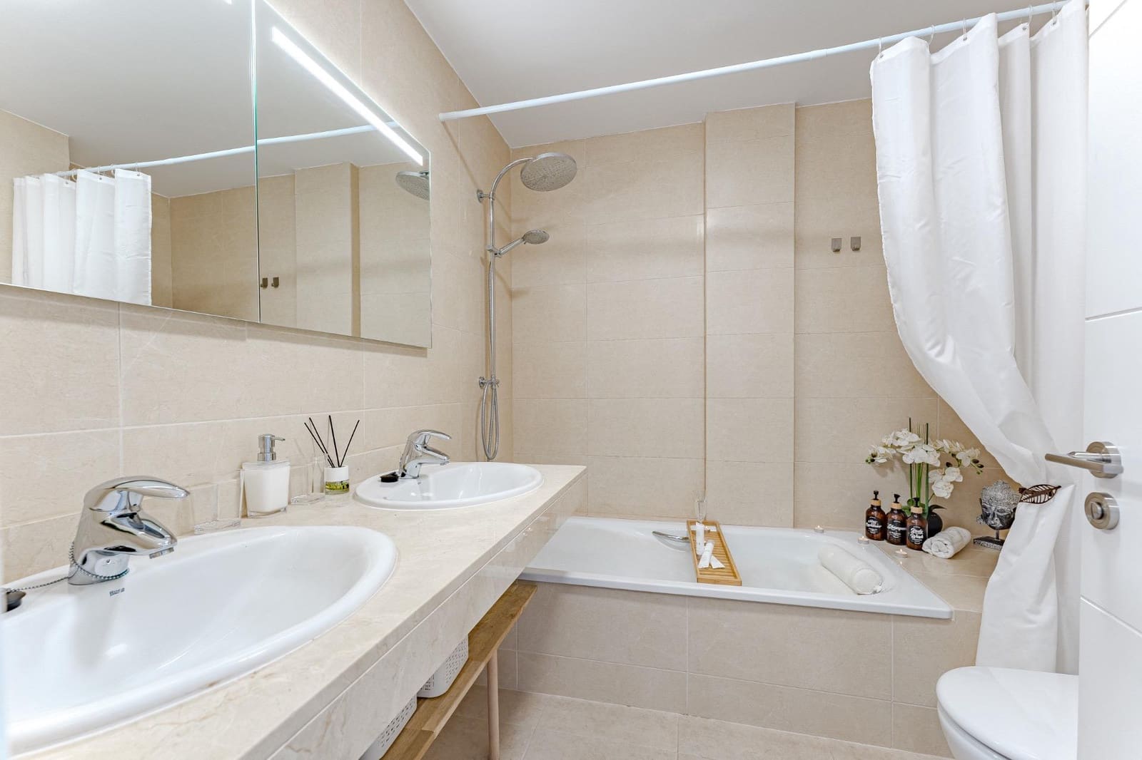 Apartamento de 2 habitaciones en Puerto Santiago en venta con piscina garaje - 450.000 € (Ref: 9814983)