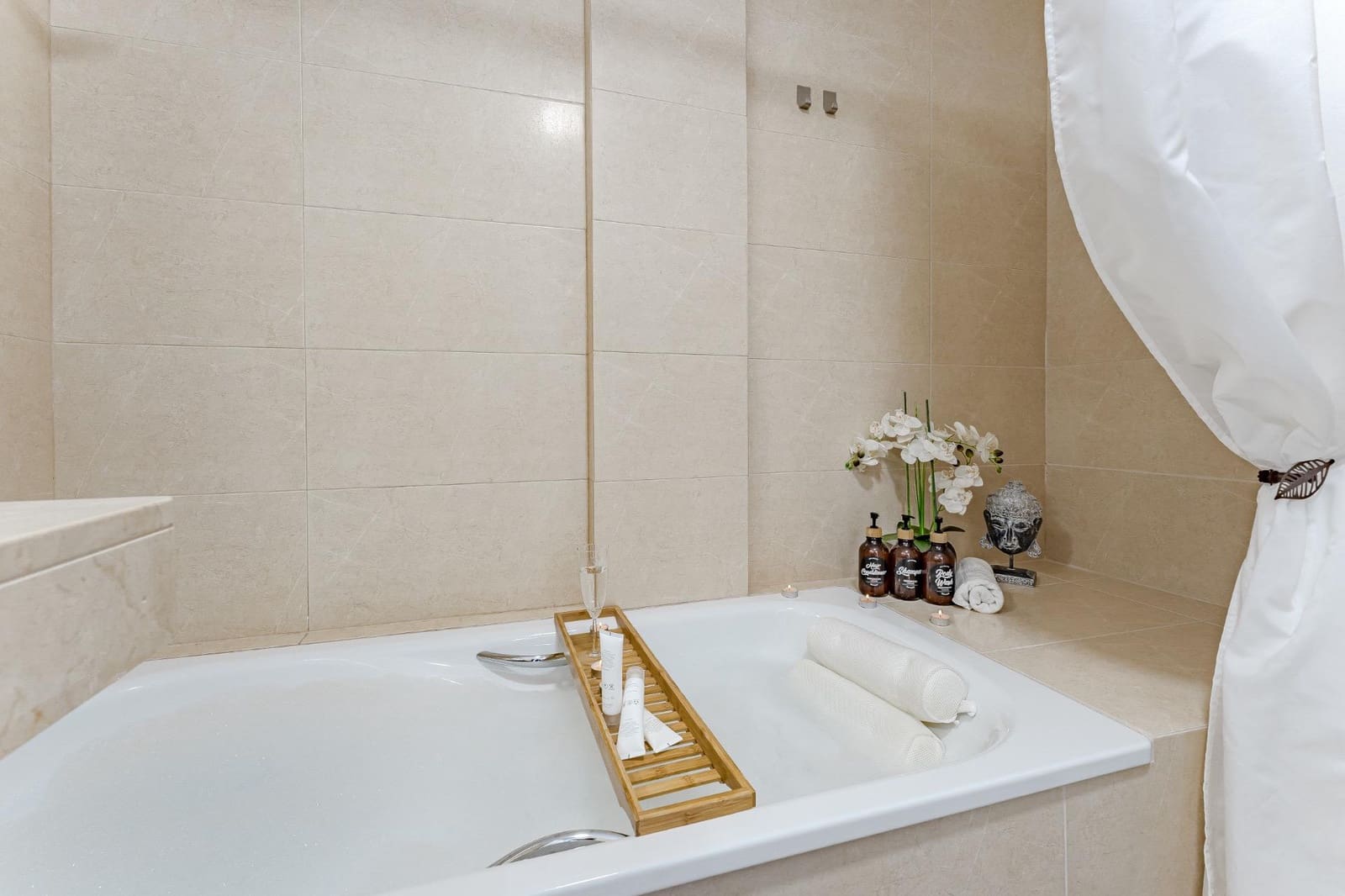 Apartamento de 2 habitaciones en Puerto Santiago en venta con piscina garaje - 450.000 € (Ref: 9814983)