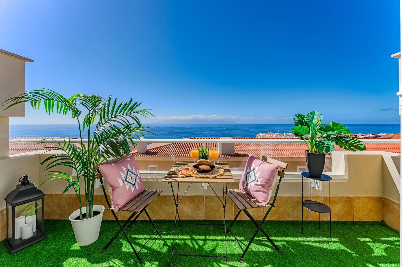 Apartamento de 2 habitaciones en Puerto Santiago en venta con piscina garaje - 450.000 € (Ref: 9814983)