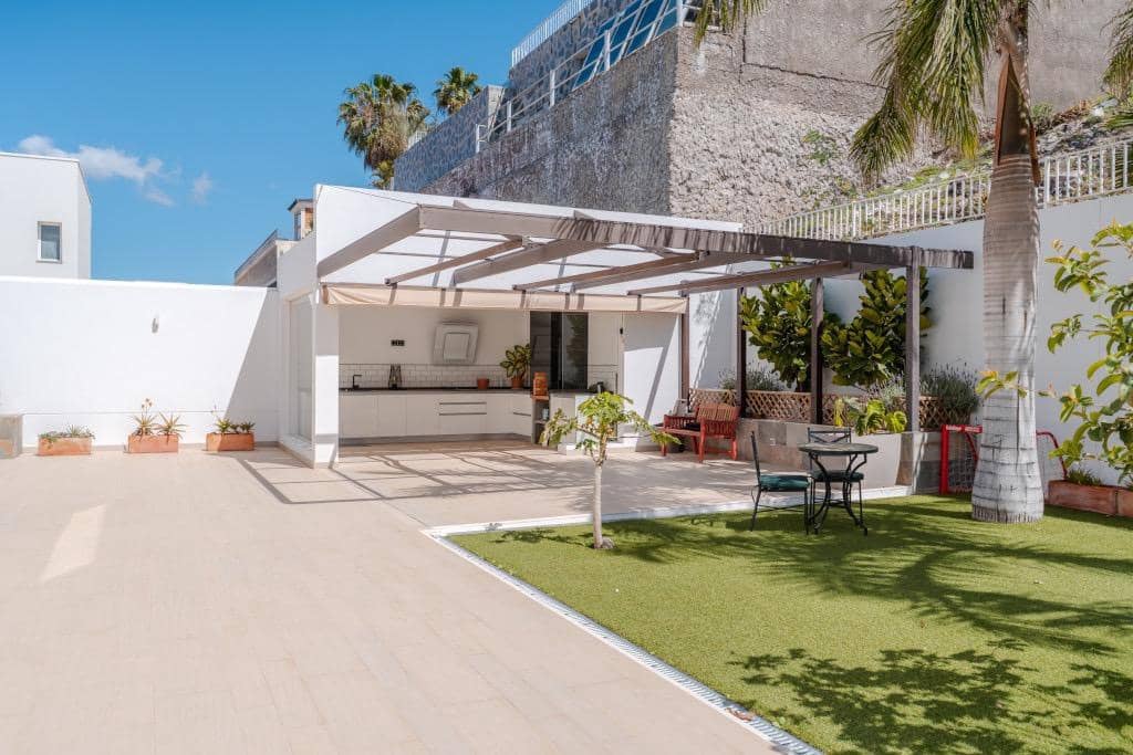 5 sovrum Villa till salu i Roque del Conde med pool garage - 2 100 000 € (Ref: 9814985)