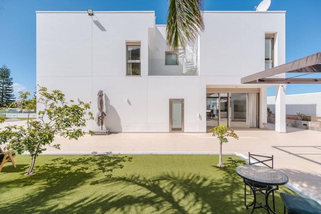 5 sovrum Villa till salu i Roque del Conde med pool garage - 2 100 000 € (Ref: 9814985)