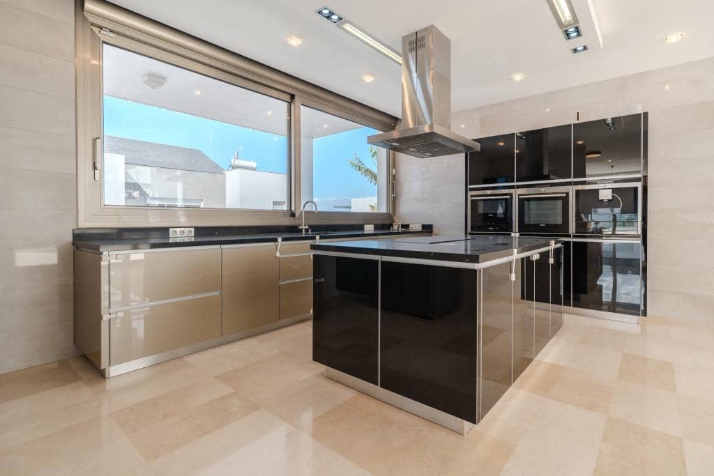 5 sovrum Villa till salu i Roque del Conde med pool garage - 2 100 000 € (Ref: 9814985)