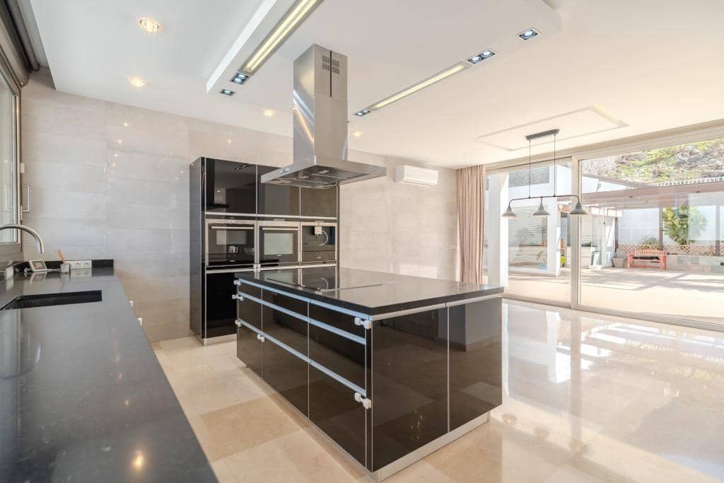 5 sovrum Villa till salu i Roque del Conde med pool garage - 2 100 000 € (Ref: 9814985)