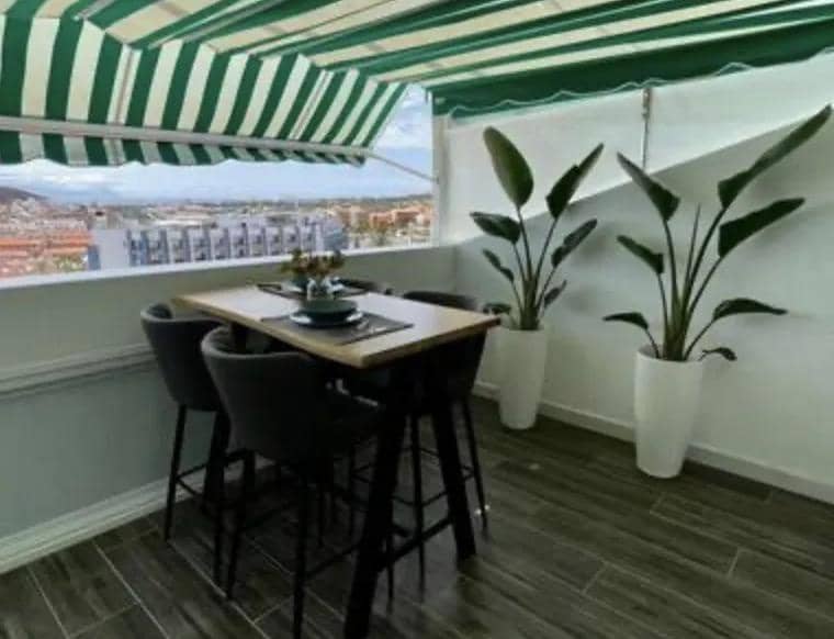 2 Zimmer Apartment zu verkaufen in Los Cristianos mit Pool - 475.000 € (Ref: 9814987)