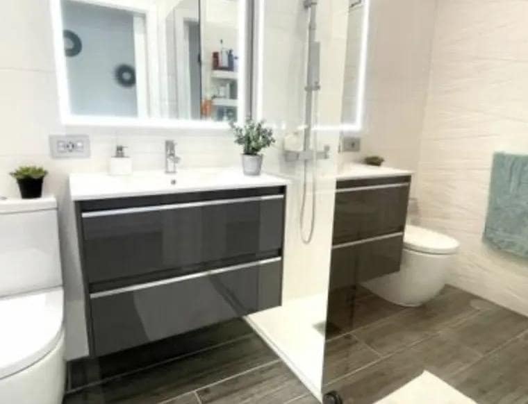 2 Zimmer Apartment zu verkaufen in Los Cristianos mit Pool - 475.000 € (Ref: 9814987)