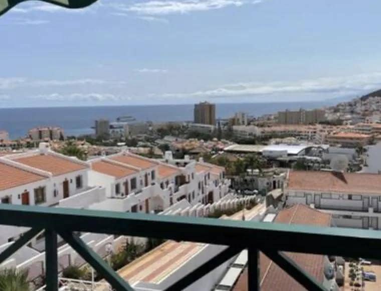 2 Zimmer Apartment zu verkaufen in Los Cristianos mit Pool - 475.000 € (Ref: 9814987)