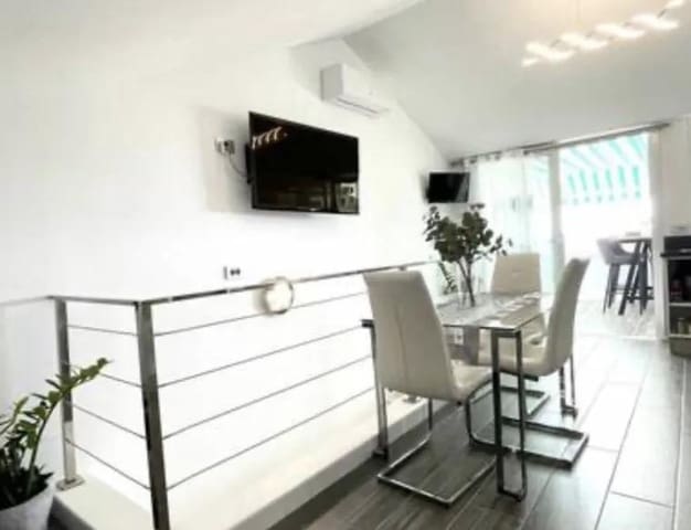 2 Zimmer Apartment zu verkaufen in Los Cristianos, Arona mit Pool - 475.000 € (Ref: 9814987)