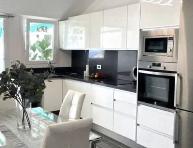 2 Zimmer Apartment zu verkaufen in Los Cristianos, Arona mit Pool - 475.000 € (Ref: 9814987)