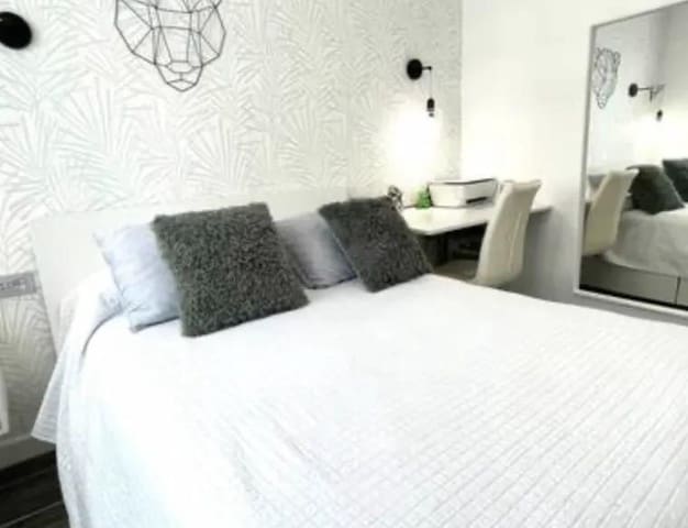 2 Zimmer Apartment zu verkaufen in Los Cristianos, Arona mit Pool - 475.000 € (Ref: 9814987)