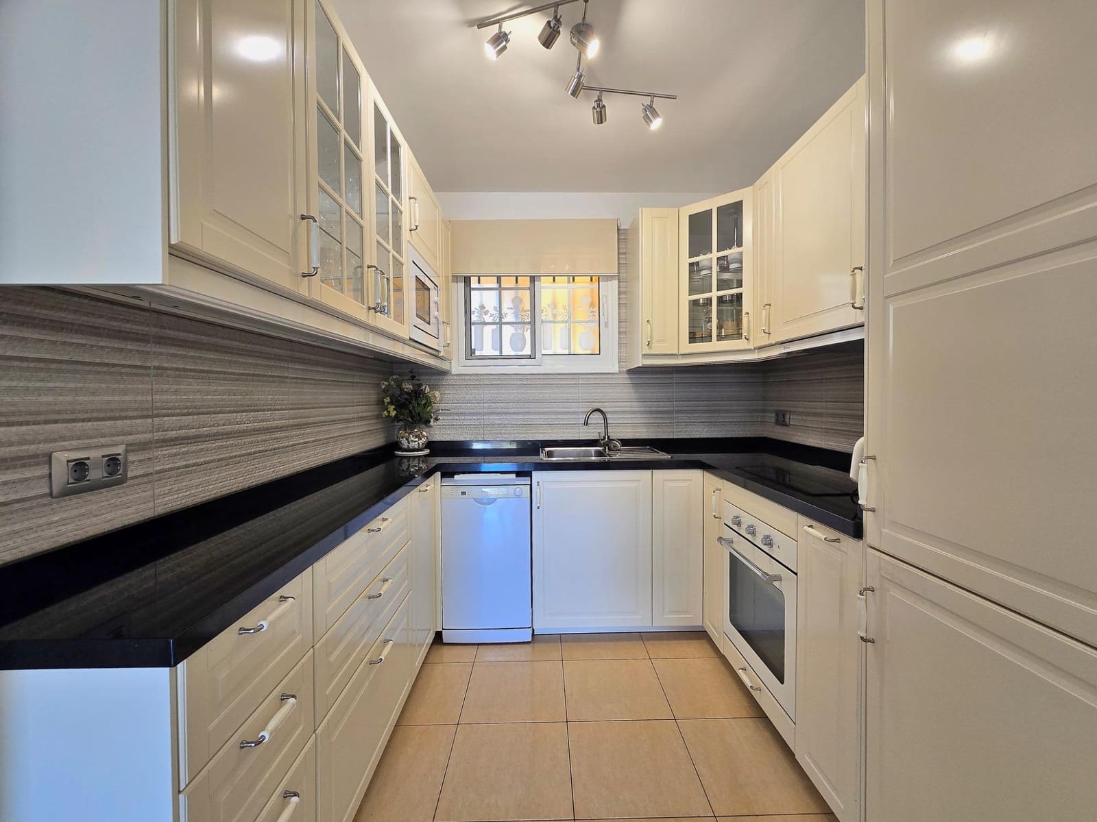 1 slaapkamer Appartement te koop in Palm-Mar met zwembad - € 295.000 (Ref: 9831539)