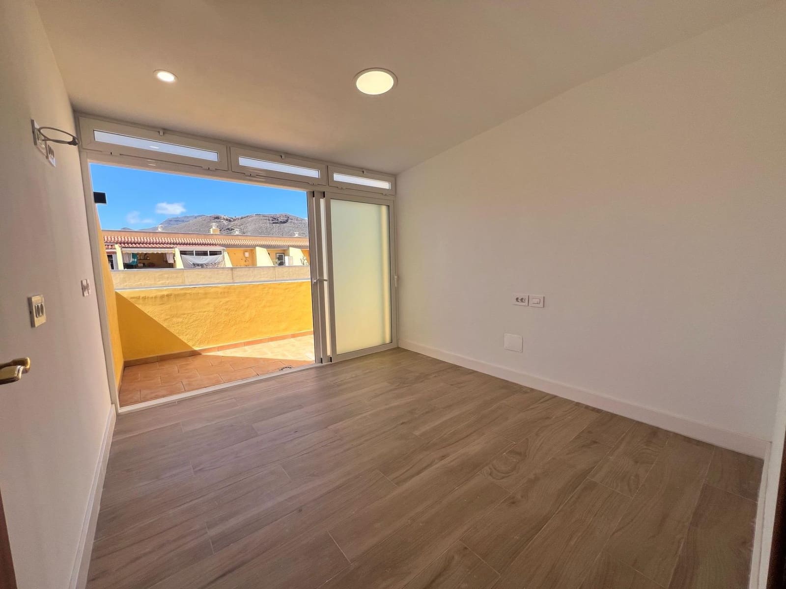 3 bedroom Apartment for sale in Valle de San Lorenzo with garage - € 290,000 (Ref: 9836673)