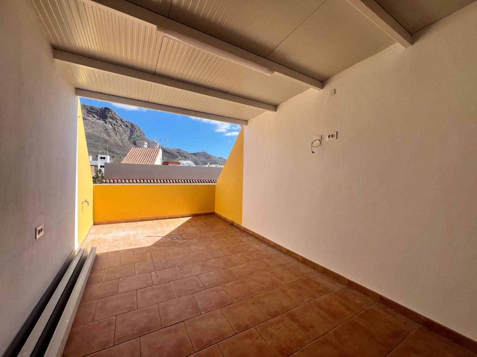 3 bedroom Apartment for sale in Valle de San Lorenzo with garage - € 290,000 (Ref: 9836673)