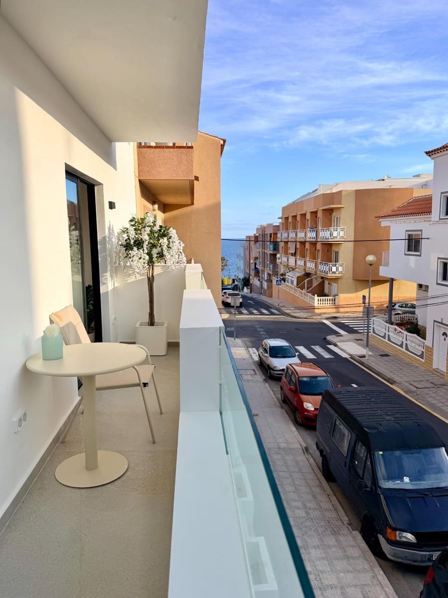 2 bedroom Apartment for sale in Los Abrigos - € 320,000 (Ref: 9836675)