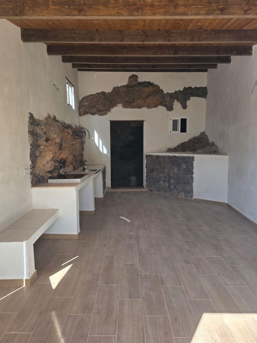 2 bedroom Townhouse for sale in Guia de Isora - € 149,000 (Ref: 9843406)