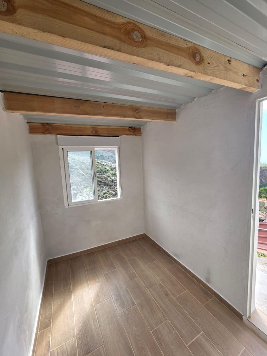 2 bedroom Townhouse for sale in Guia de Isora - € 149,000 (Ref: 9843406)