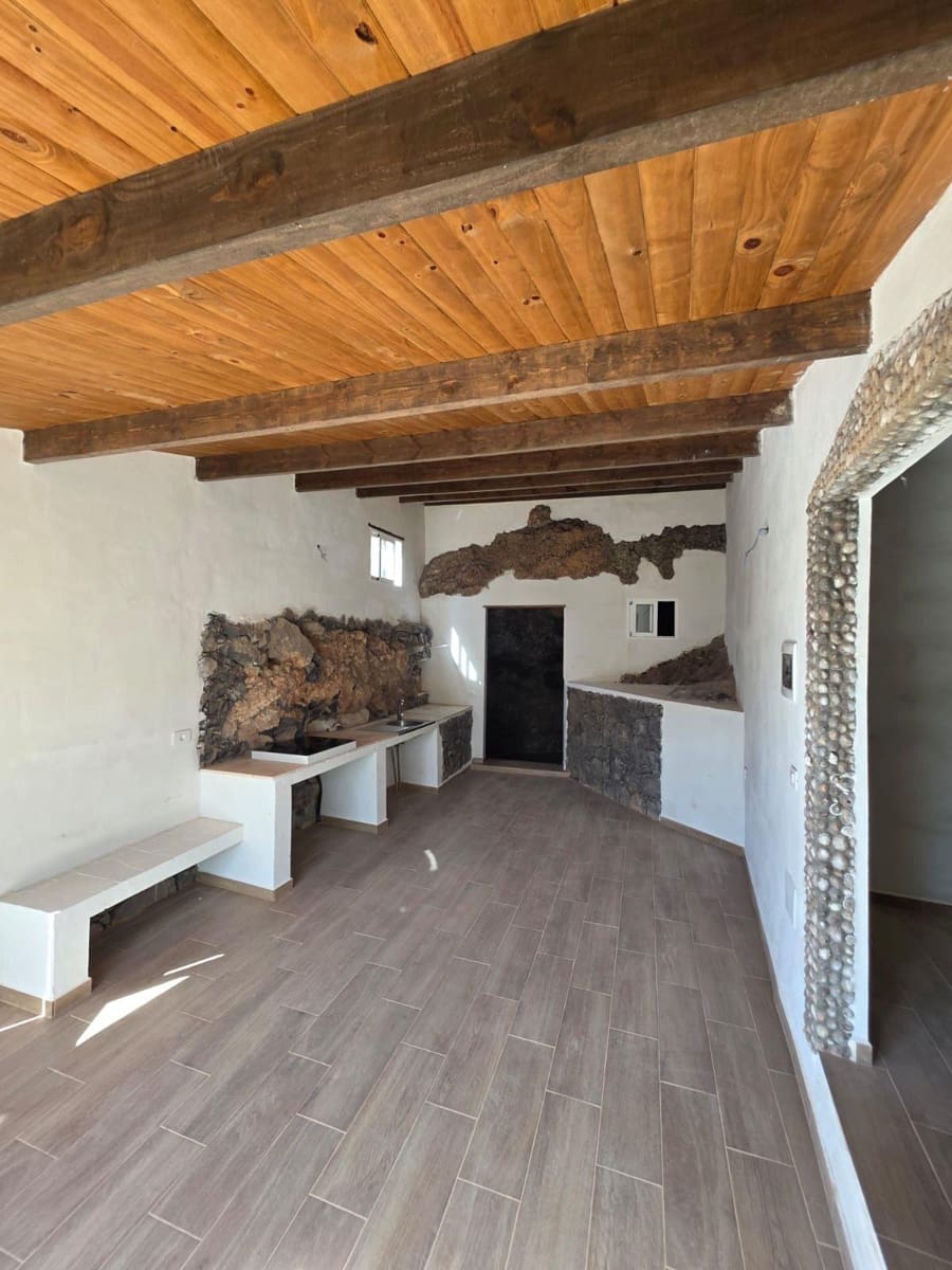 2 bedroom Townhouse for sale in Guia de Isora - € 149,000 (Ref: 9843406)