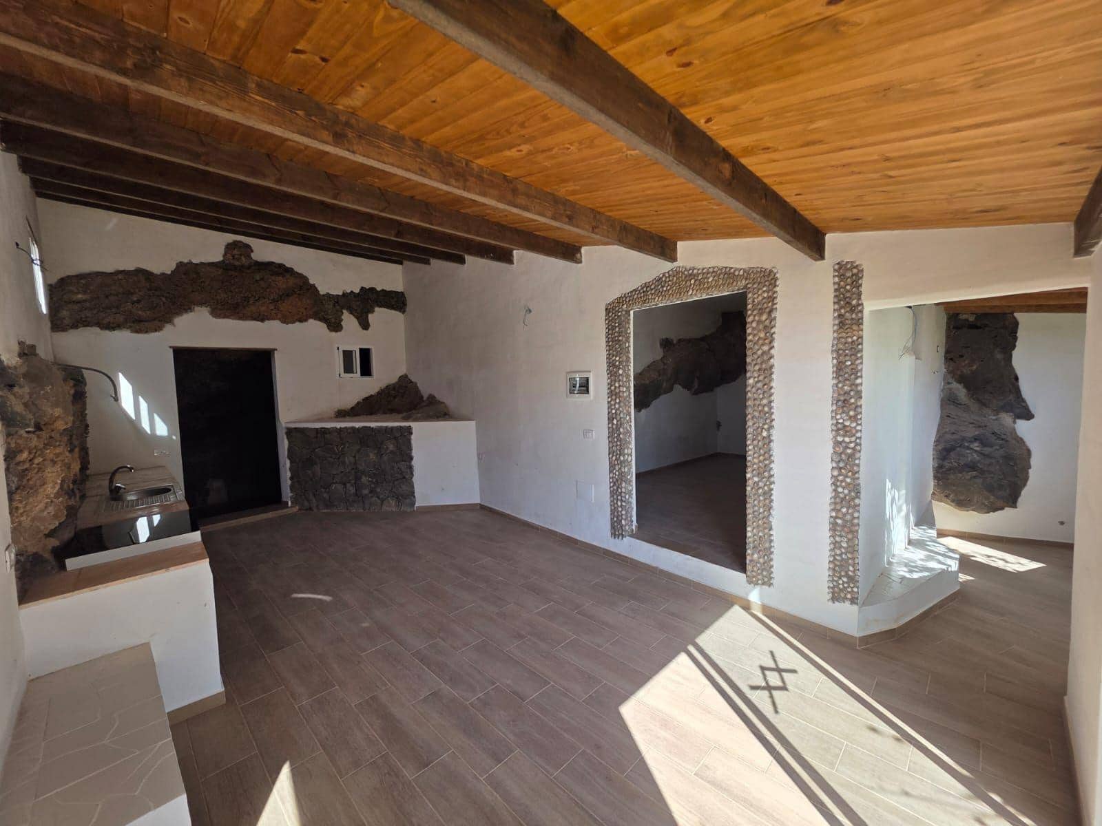 2 bedroom Townhouse for sale in Guia de Isora - € 149,000 (Ref: 9843406)