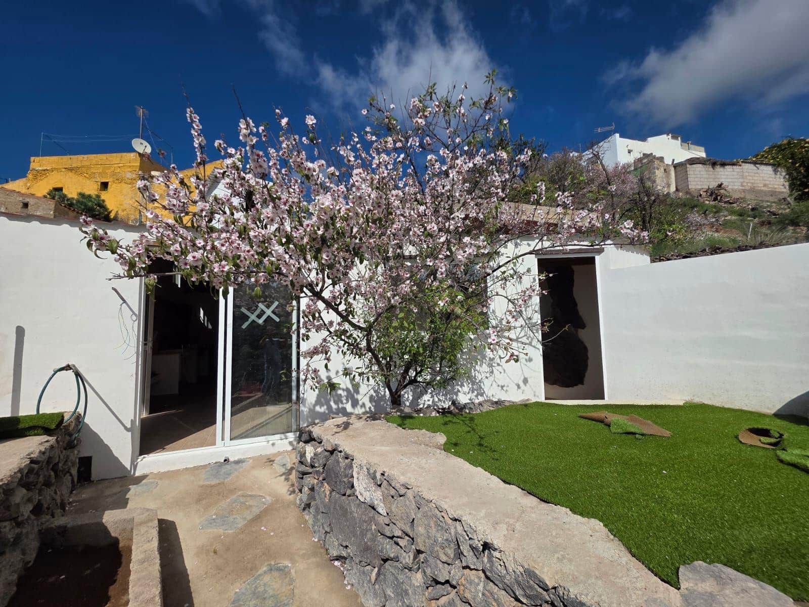 2 bedroom Townhouse for sale in Guia de Isora - € 149,000 (Ref: 9843406)