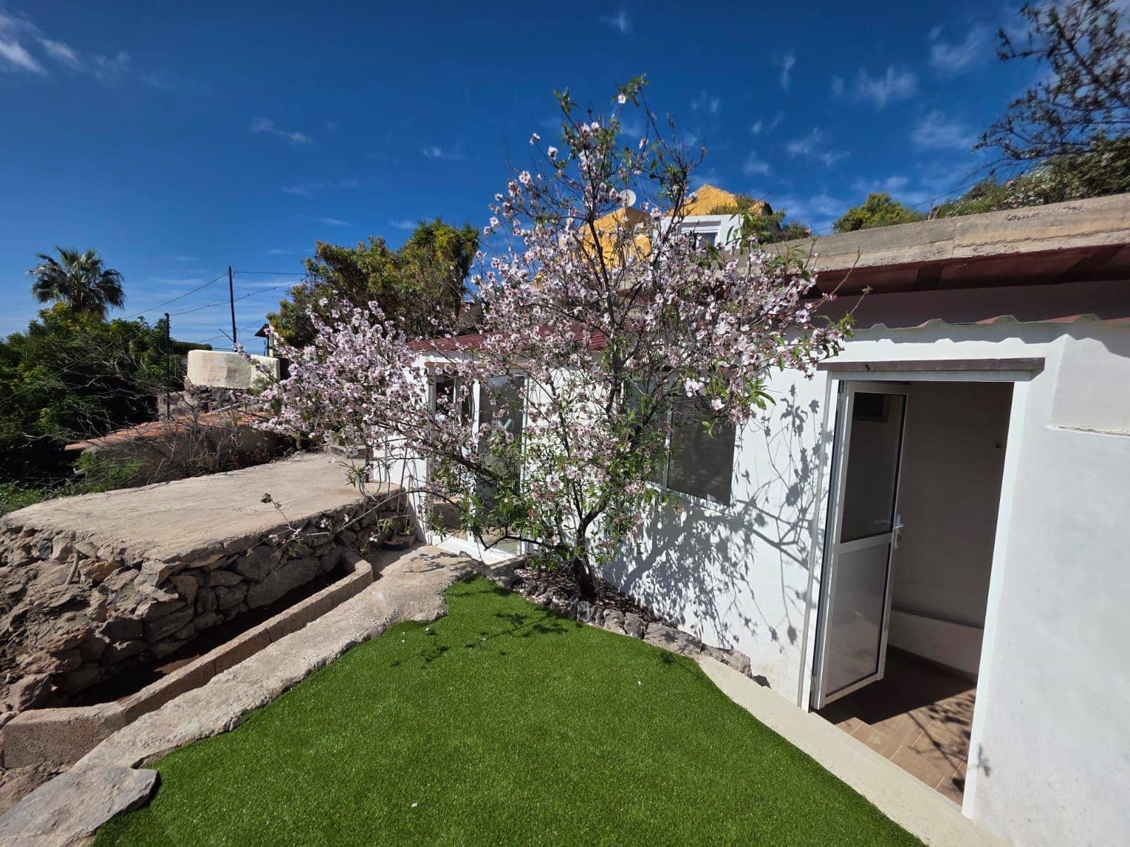 2 bedroom Townhouse for sale in Guia de Isora - € 149,000 (Ref: 9843406)