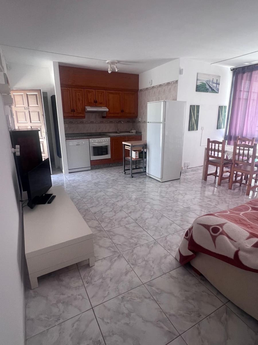 2 quarto Apartamento para arrendar em Arona com piscina - 1 200 € (Ref: 9927411)