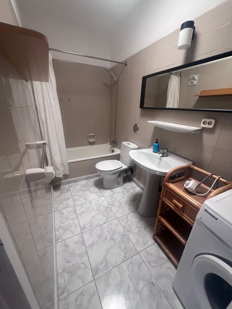2 quarto Apartamento para arrendar em Arona com piscina - 1 200 € (Ref: 9927411)