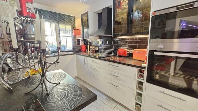 3 soveværelse Rækkehus til salg i Llano del Camello, San Miguel de Abona med swimmingpool garage - € 379.995 (Ref: 9998822)
