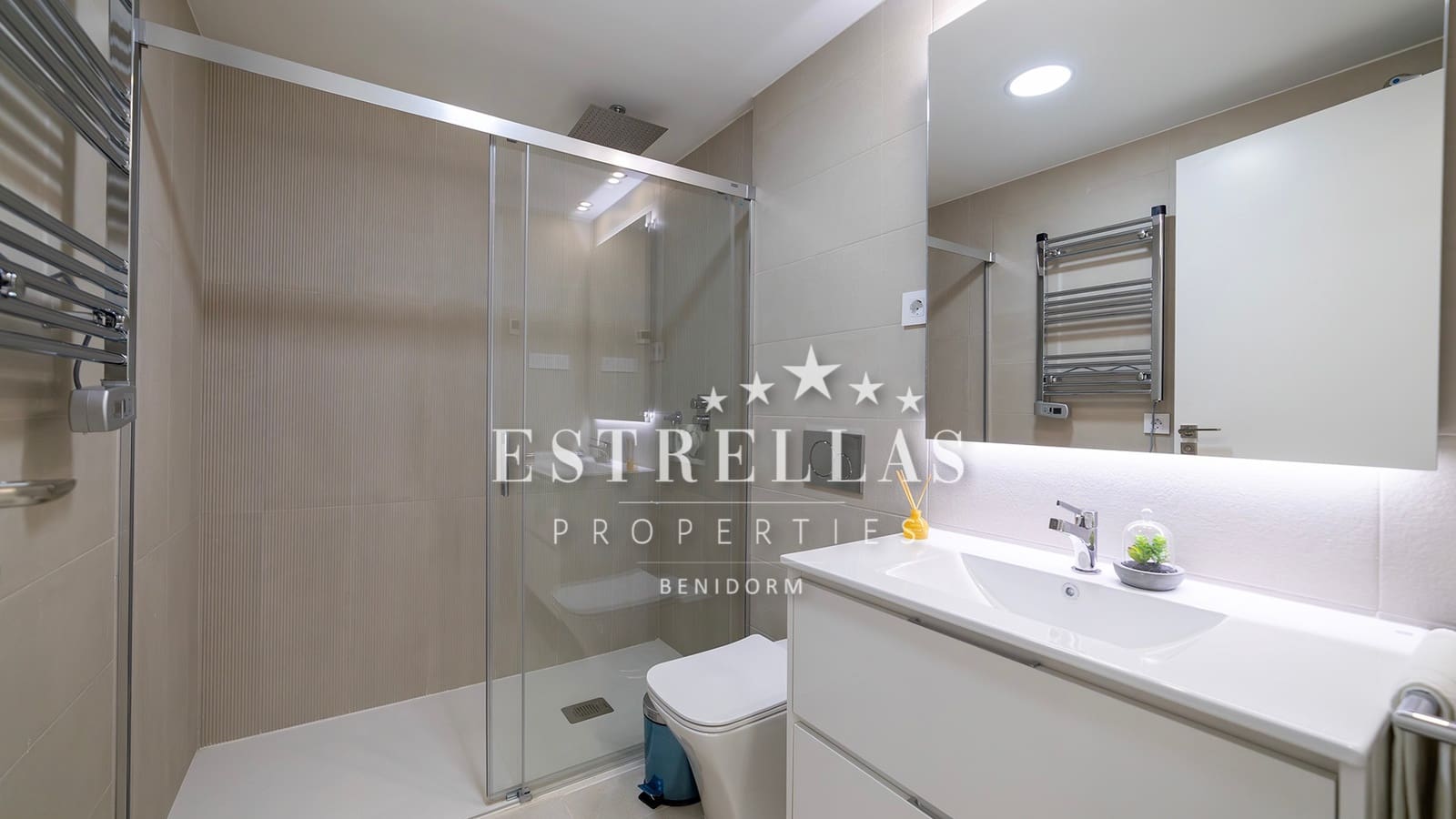 3 slaapkamer Appartement te koop in Torrevieja met zwembad garage - € 412.000 (Ref: 7863641)