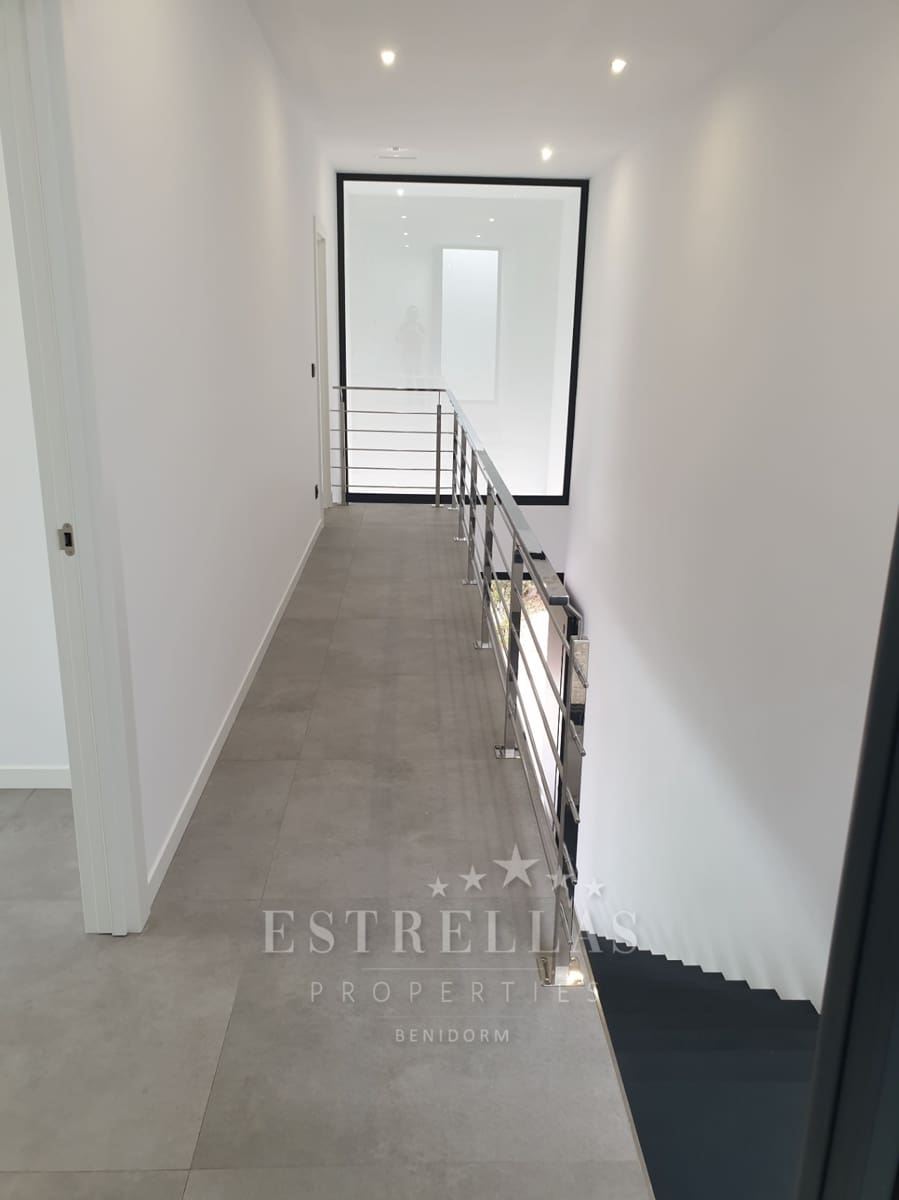 4 bedroom Villa for sale in Calpe / Calp with pool garage - € 1,125,000 (Ref: 8160821)