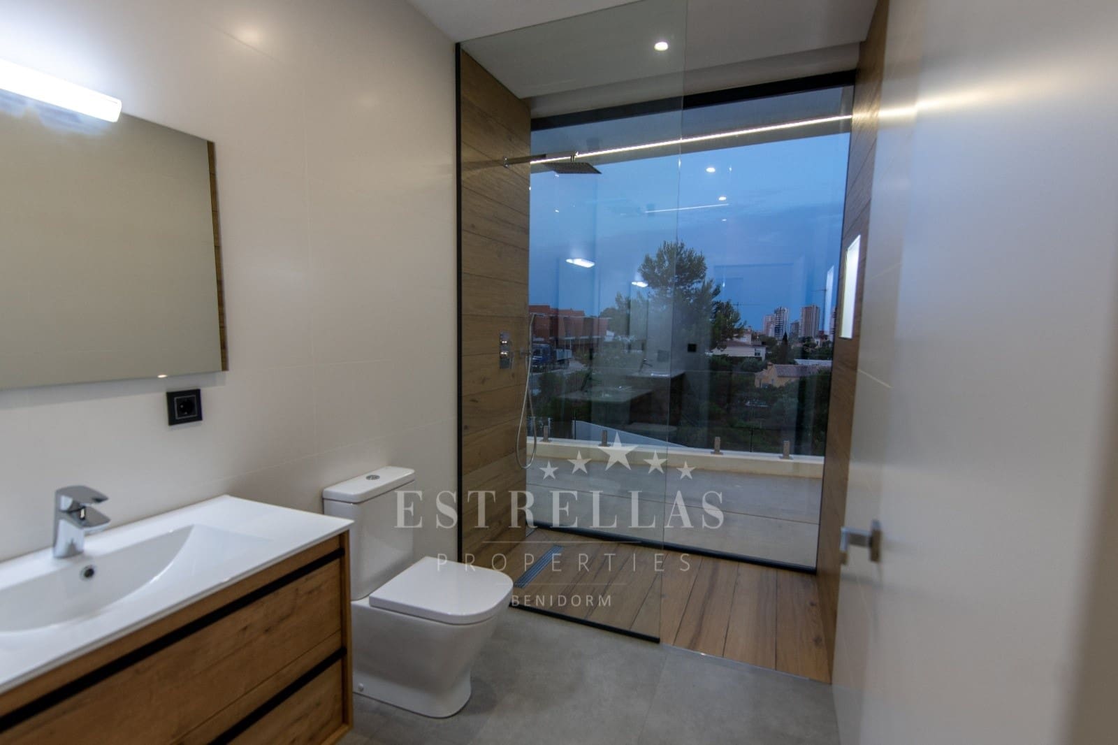 4 bedroom Villa for sale in Calpe / Calp with pool garage - € 1,125,000 (Ref: 8160821)