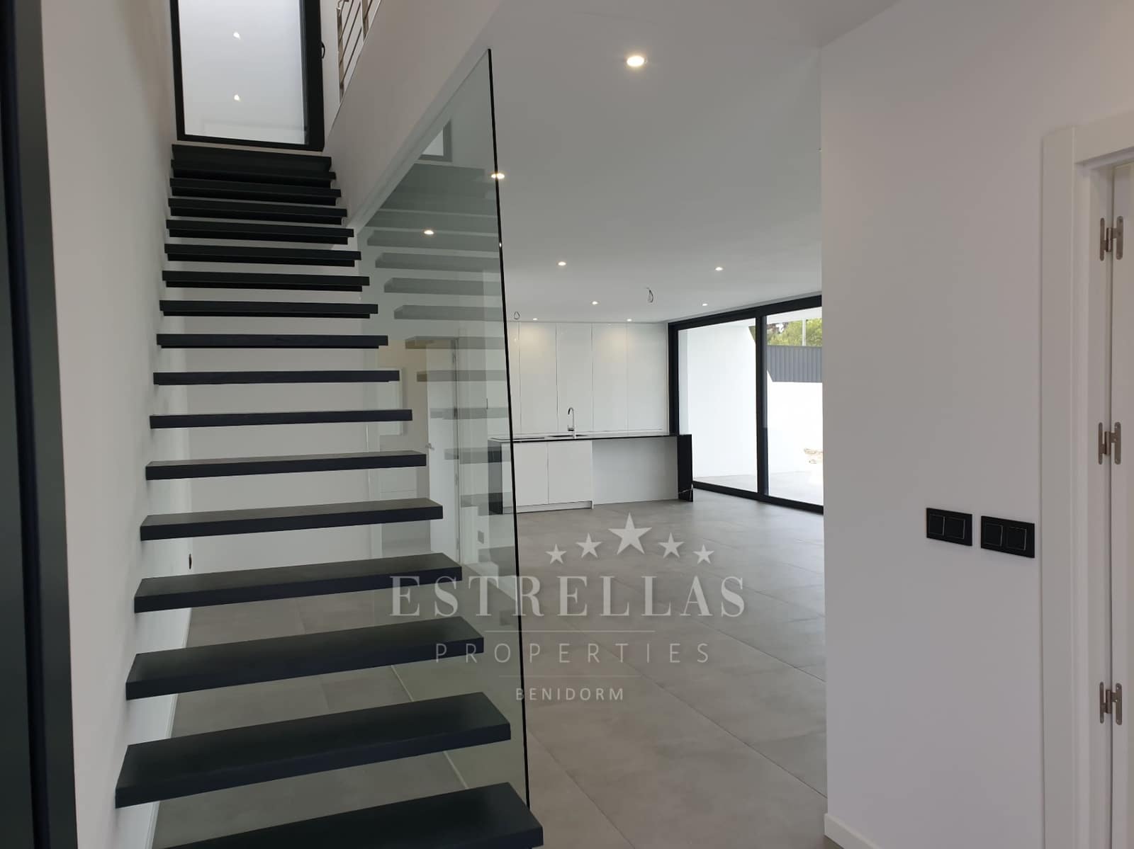 4 bedroom Villa for sale in Calpe / Calp with pool garage - € 1,125,000 (Ref: 8160821)