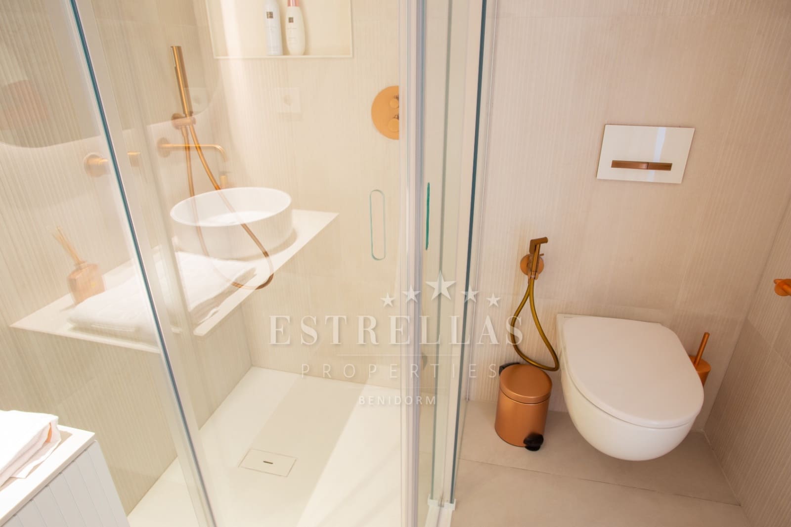 2 soverom Leilighet til salgs i La Manga del Mar Menor med svømmebasseng garasje - € 469 000 (Ref: 8309471)