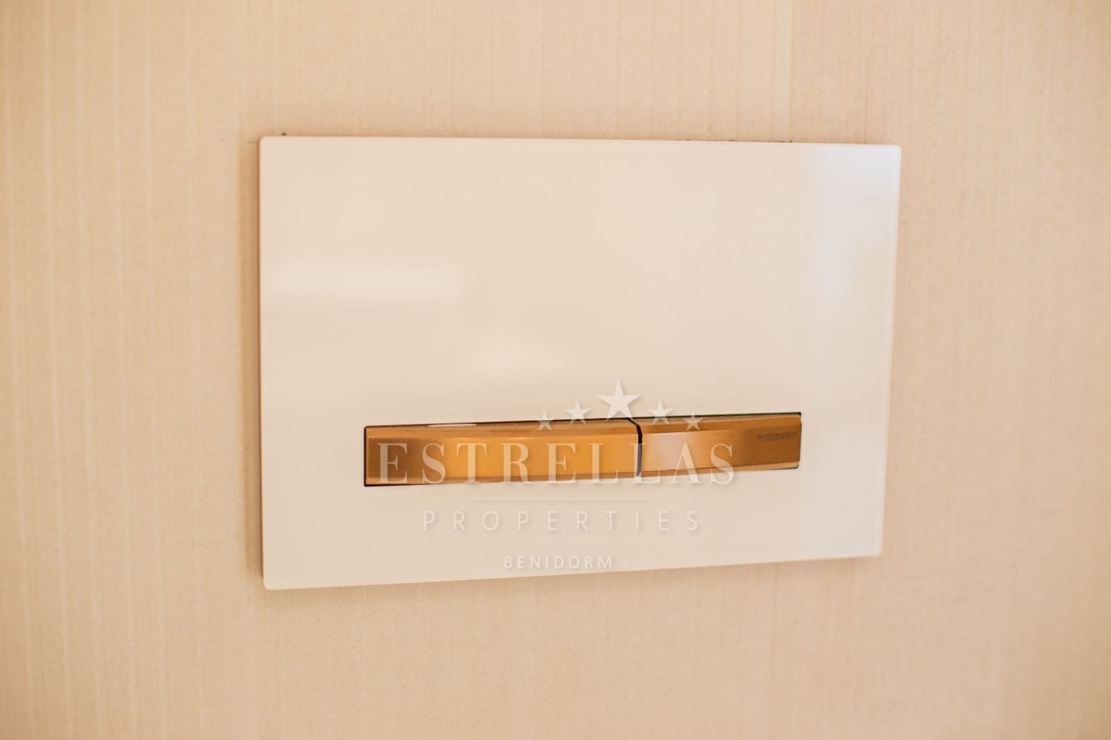 2 soverom Leilighet til salgs i La Manga del Mar Menor med svømmebasseng garasje - € 469 000 (Ref: 8309471)