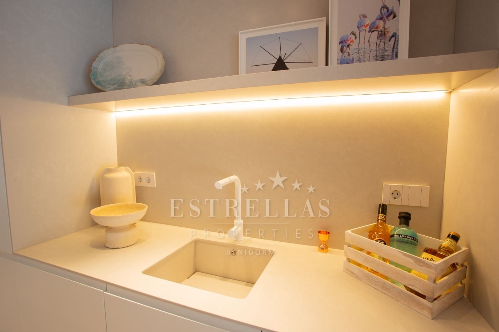 2 soverom Leilighet til salgs i La Manga del Mar Menor med svømmebasseng garasje - € 469 000 (Ref: 8309471)