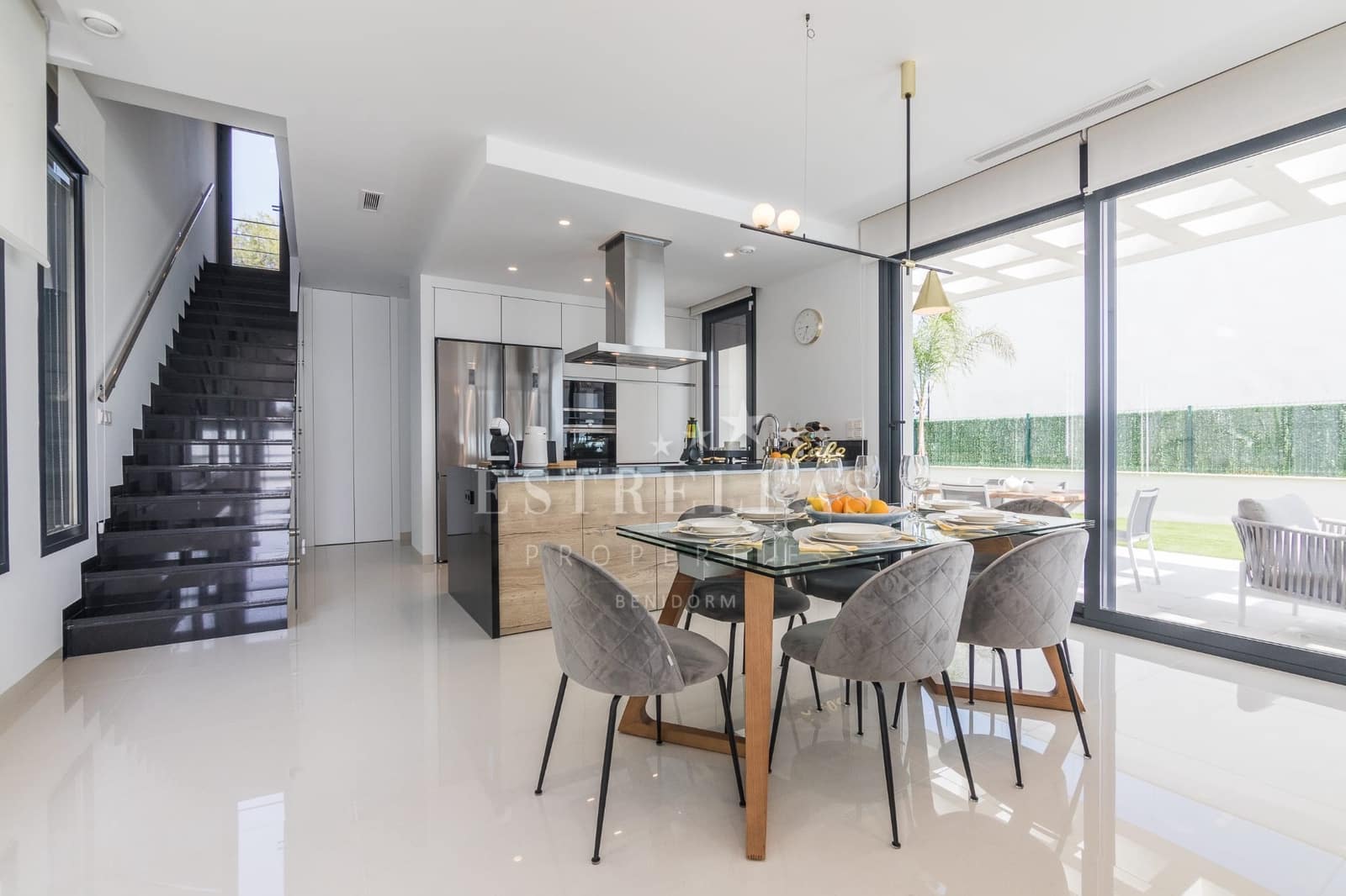 Chalet de 3 habitaciones en Finestrat en venta con piscina garaje - 1.300.000 € (Ref: 8436041)